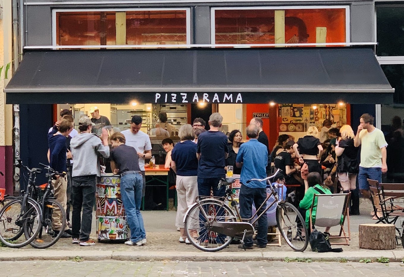 Pizzarama storefront on Kastanienallee